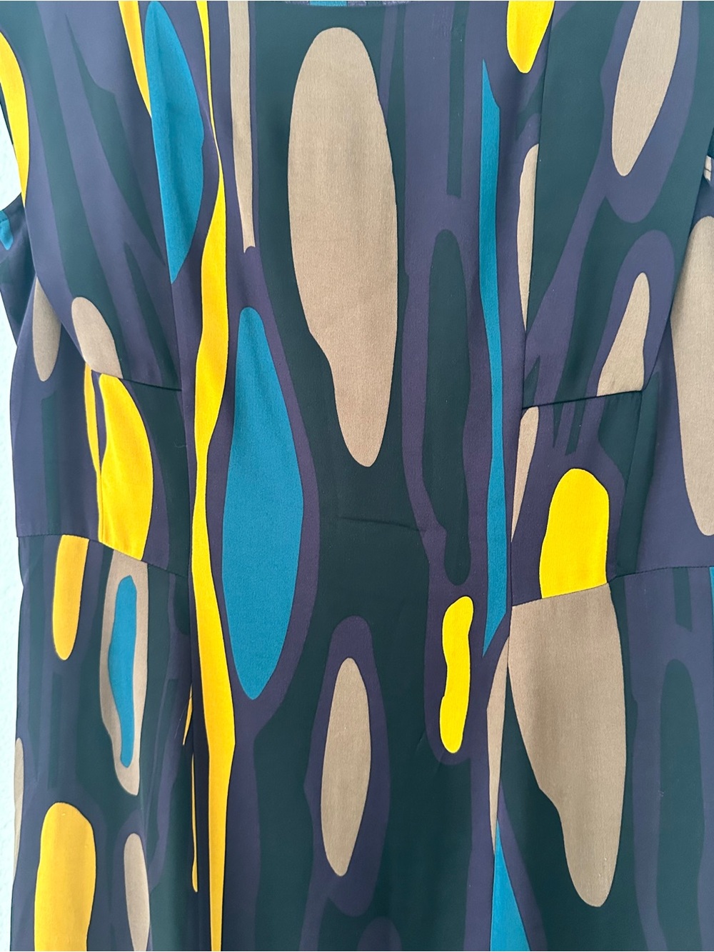 Diane Von Furstenberg Silk Abstract Print Cap-Sleeve Sheath Dress - Picture 4 of 5